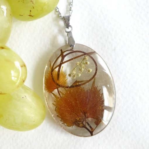 Szőlőleveles ovál medál