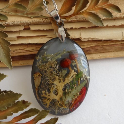 Különös ovál medál